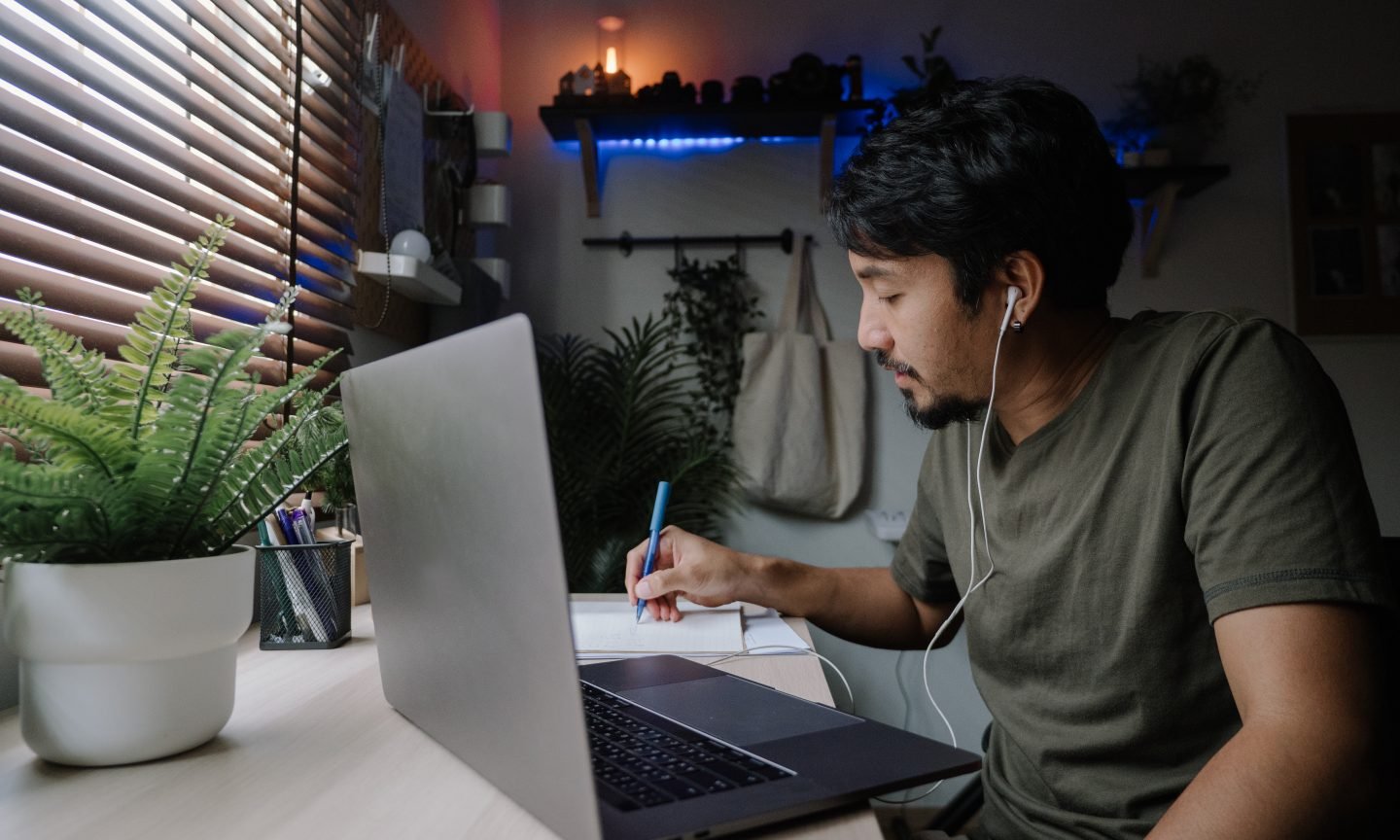 Stock Market Crashes: How to Prepare and Not Panic