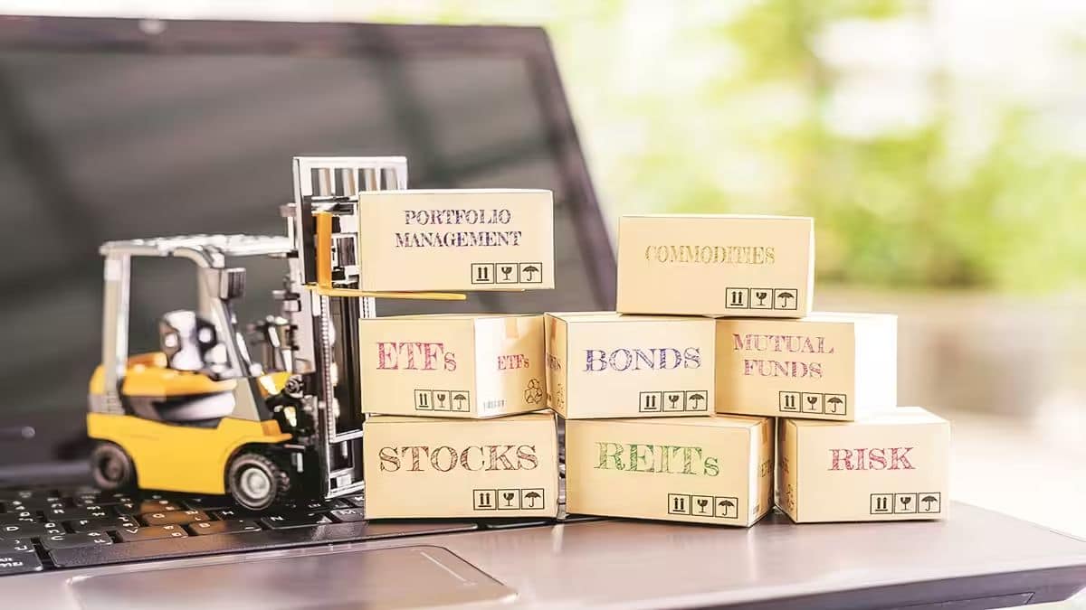 What should be the ideal portfolio size before investing in international Funds and ETF&rsquo;s?